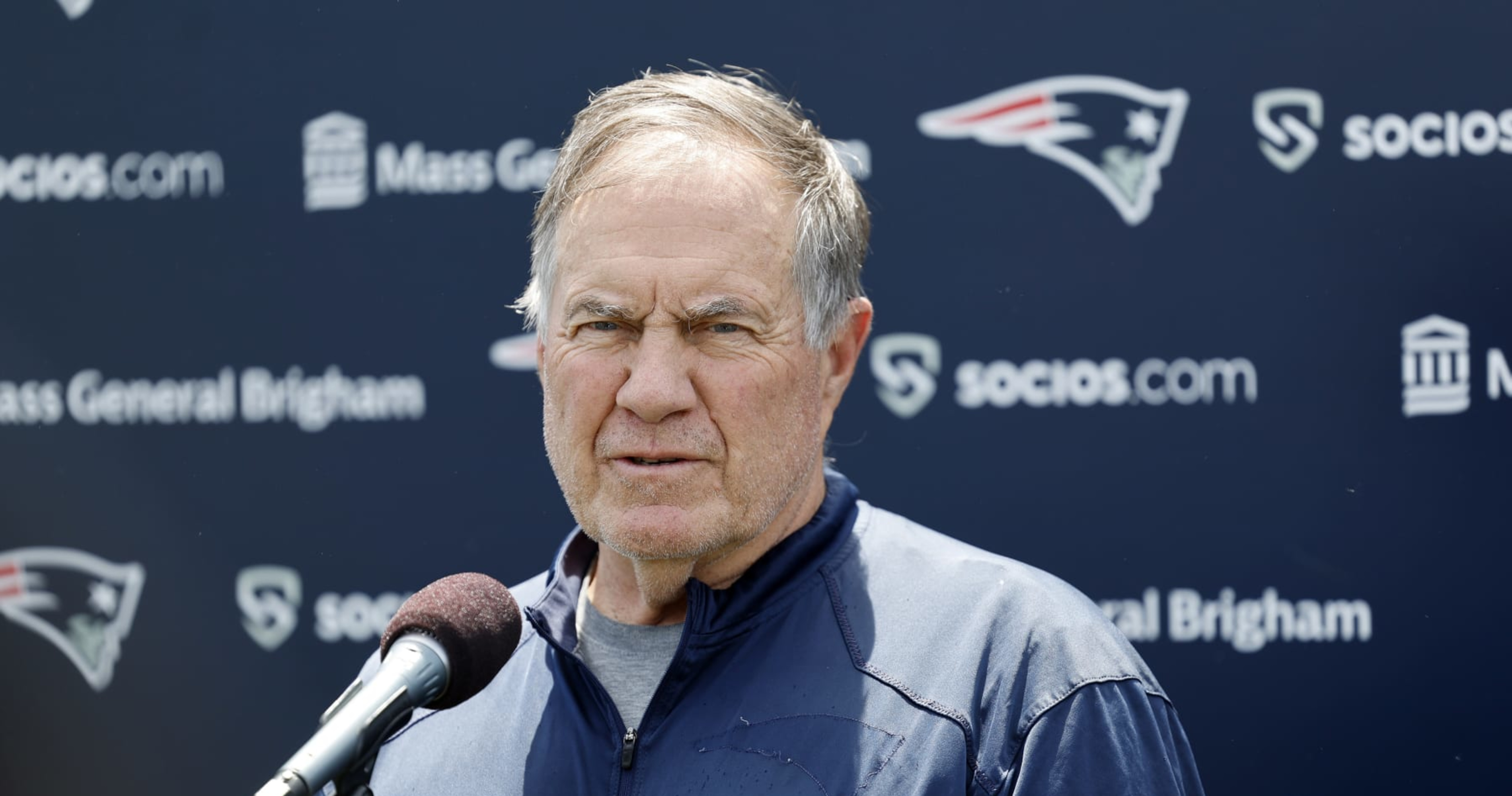 Bill Belichick Doesn T Name OC Or DC On Patriots Staff Ahead Of 2022