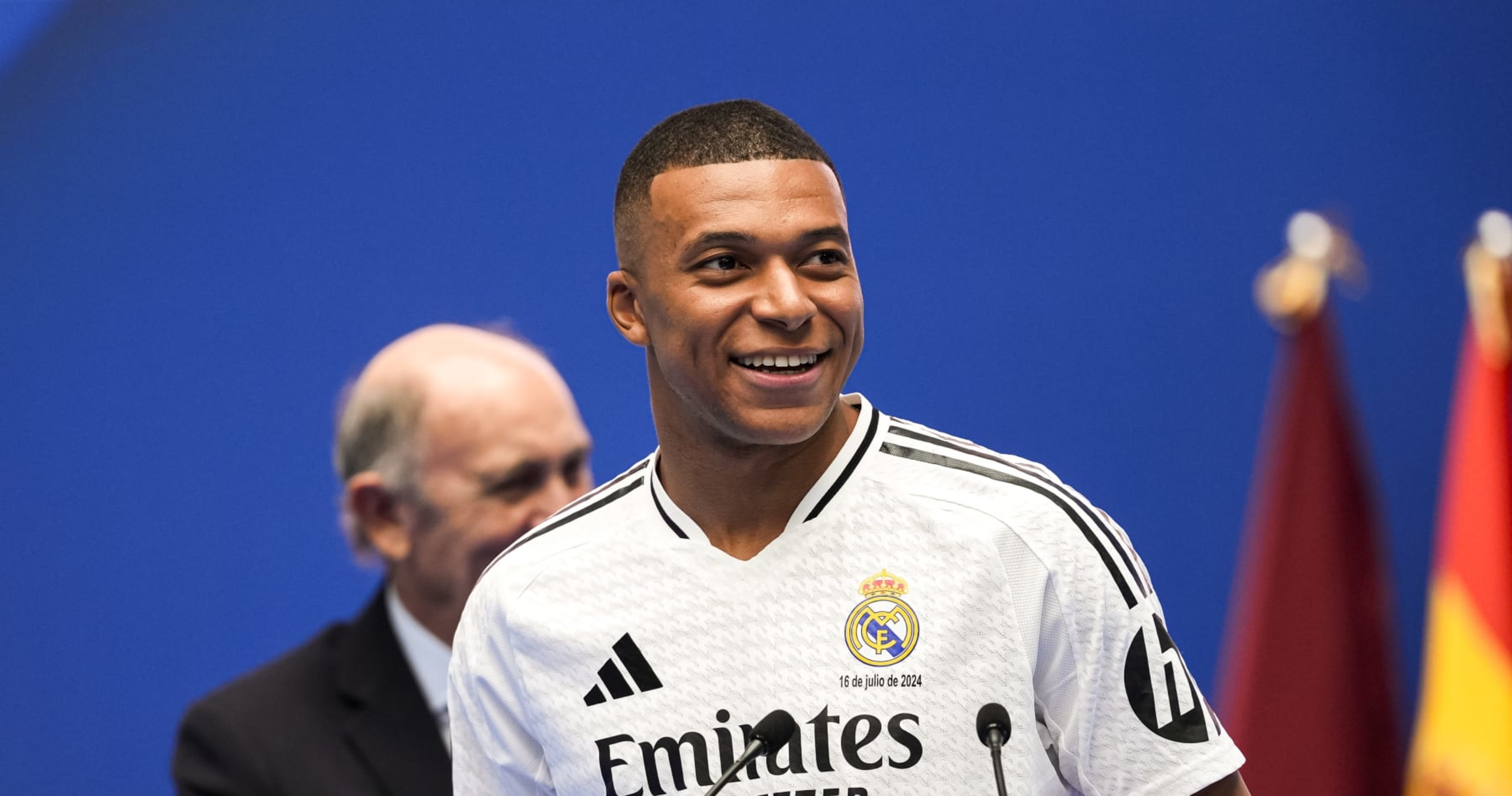 Video Kylian Mbapp Presented To Real Madrid Fans After Signing Year