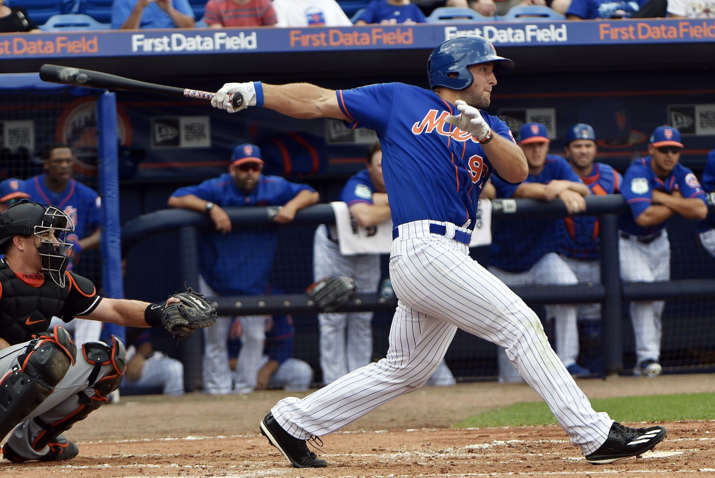 Tebow produces plenty of buzz — but no hits — for Mets