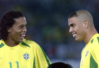 FBL-BIH-BRA-FRIENDLY, Brazil's forward Ronaldinho (R) stand…