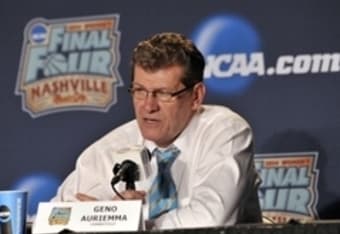 Geno Auriemma's congratulatory call to Mo'ne Davis broke NCAA rule