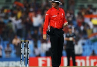 Umpire Bruce Oxenford to retire from international cricket after 15-year  career - India Today