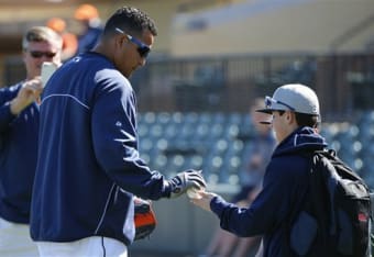 Viral video of Matt Kemp's touching gesture to young fan catches