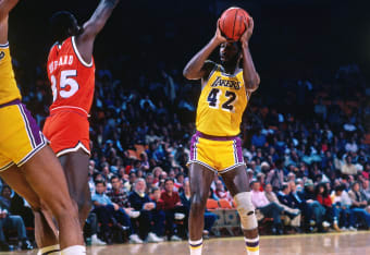 ESPN Stats & Info on X: On this date in 1968, the Lakers acquired Wilt  Chamberlain from the 76ers in exchange for Jerry Chambers, Archie Clark and  Darrall Imhoff. Chamberlain played the