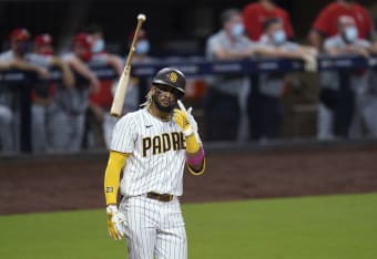 Watch Brandon Phillips toss a handful of dirt at Marcell Ozuna's face