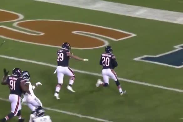 Chicago, Illinois, USA. 17th Sep, 2018. - Bears Quarterback #10 Mitchell  Trubisky in action during halftime at the NFL Game between the Seattle  Seahawks and Chicago Bears at Soldier Field in Chicago