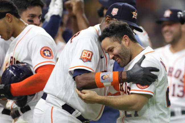 Astros beat Rangers on walk-off wild pitch in extras