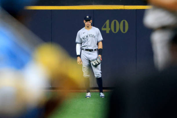 New York Yankees' Aaron Judge talks with Milwaukee Brewers' Rowdy