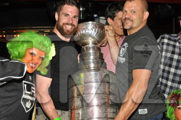 Dodgers partied with the Los Angeles Kings and Lord Stanley's Cup