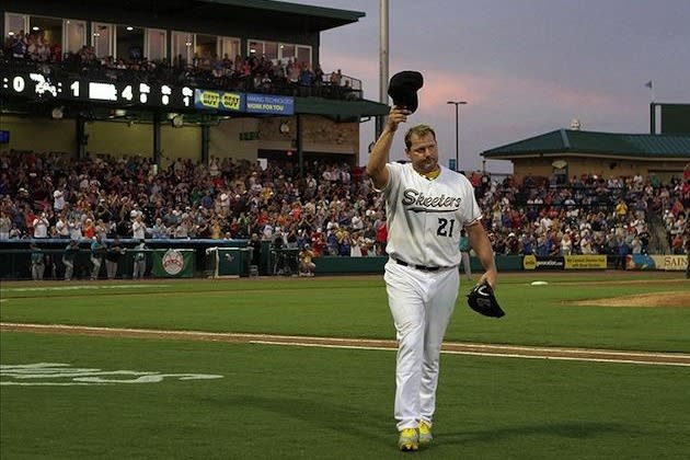 Roger Clemens makes surprise appearance at Minute Maid Park to