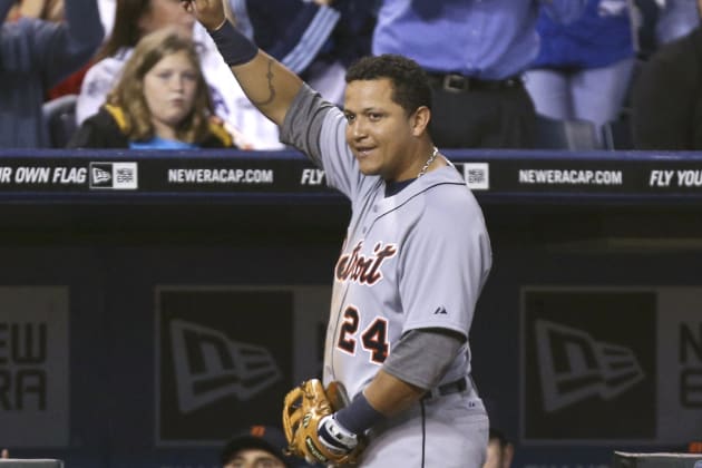 Watch: Miguel Cabrera rewards young fan for ditching Mike Trout jersey