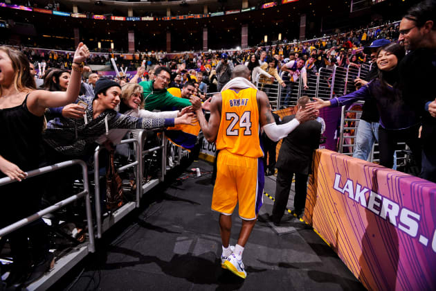 Kobe Bryant wins his final game with the LA Lakers – New York