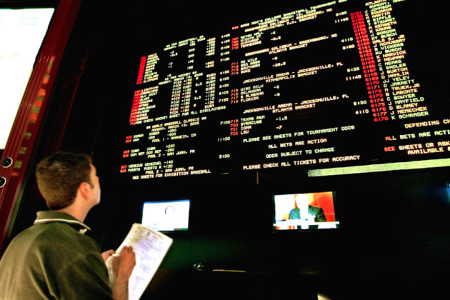 Inside Look at How Las Vegas Oddsmakers Come Up with College