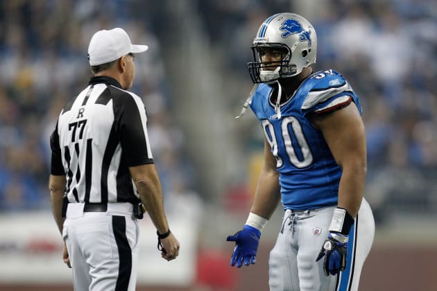 Detroit Lions defensive tackle Ndamukong Suh receives negative