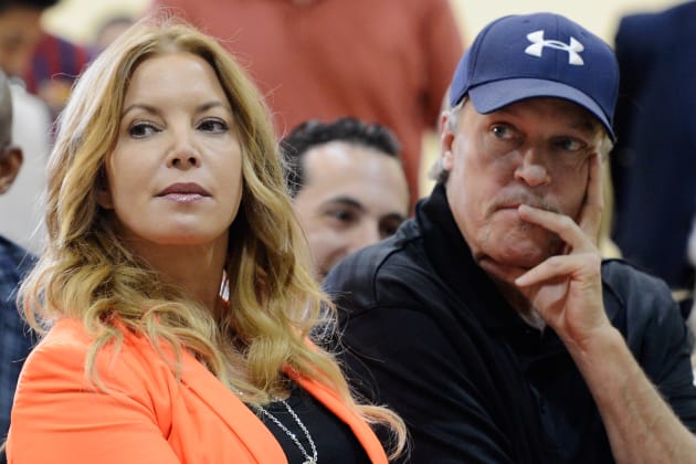 Report: Jeanie Buss pushing for Lakers to keep Byron Scott, who