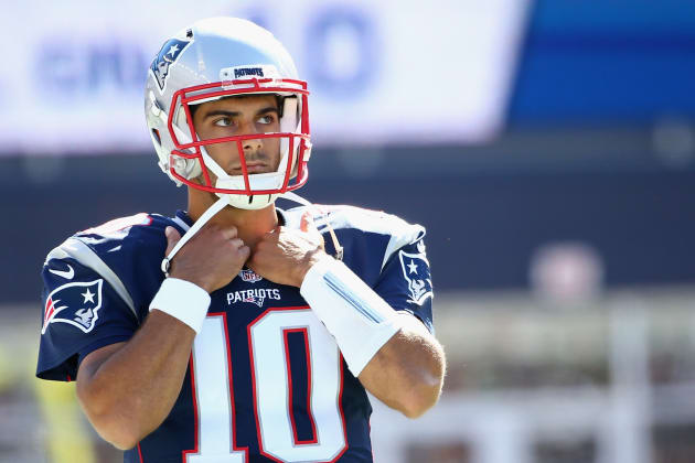 Patriots' QB Garoppolo leaves game with shoulder injury