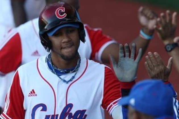 Cubans Yulieski, Lourdes Gurriel Jr. training