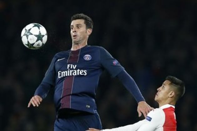 Troubled Lyon face daunting PSG test