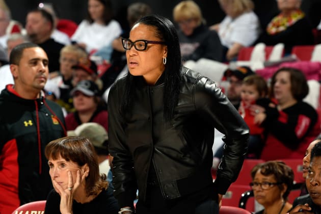 Dawn Staley Defends South Carolina Fans After Racial Slur, Spitting  Allegations | News, Scores, Highlights, Stats, and Rumors | Bleacher Report
