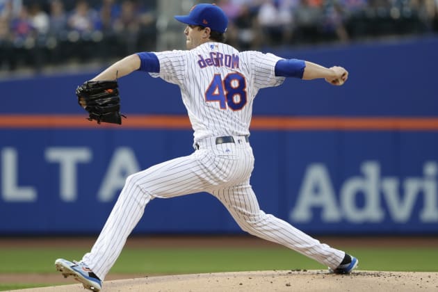 The new Jacob deGrom pitching glove is soooo clean 🤩🐊 #VozDosCriado, Baseball Glove