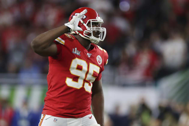 Chiefs come to terms with All-Pro Chris Jones, using incentives to likely  end holdout - The Boston Globe