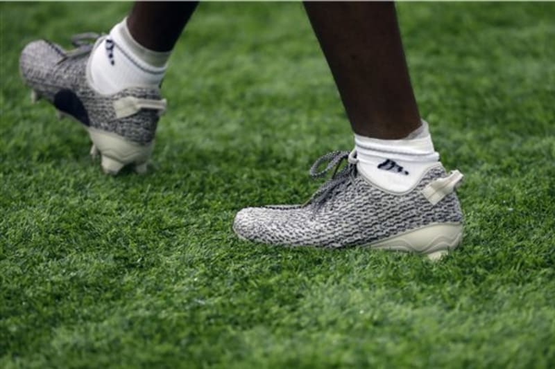 Von miller yeezy cleats outlet