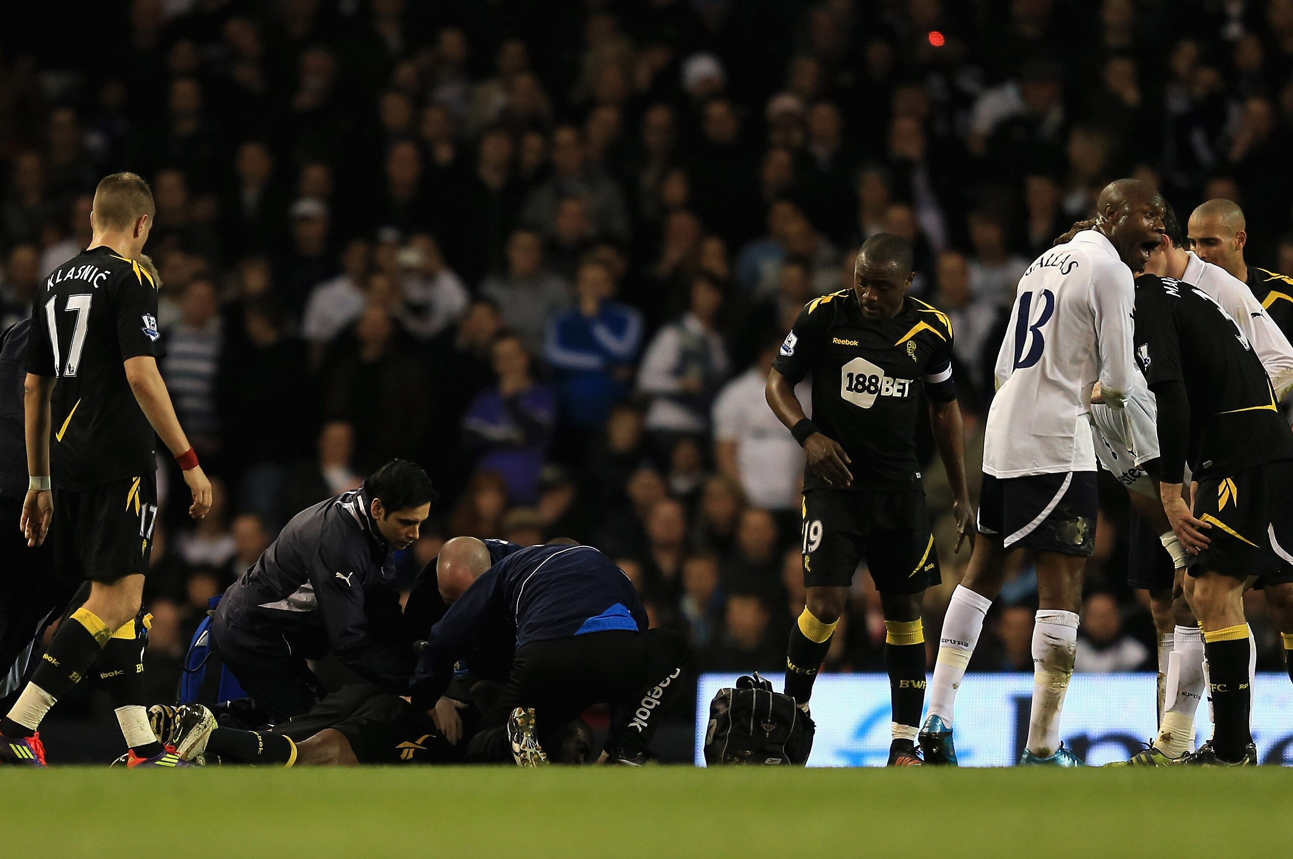 Fabrice Muamba S Collapse The Class Of Fans Shows The Heart Of White Hart Lane Bleacher Report Latest News Videos And Highlights Friends of the former bolton wanderers footballer say that he and wife shauna are elated with the baby news. fans shows the heart of white hart lane