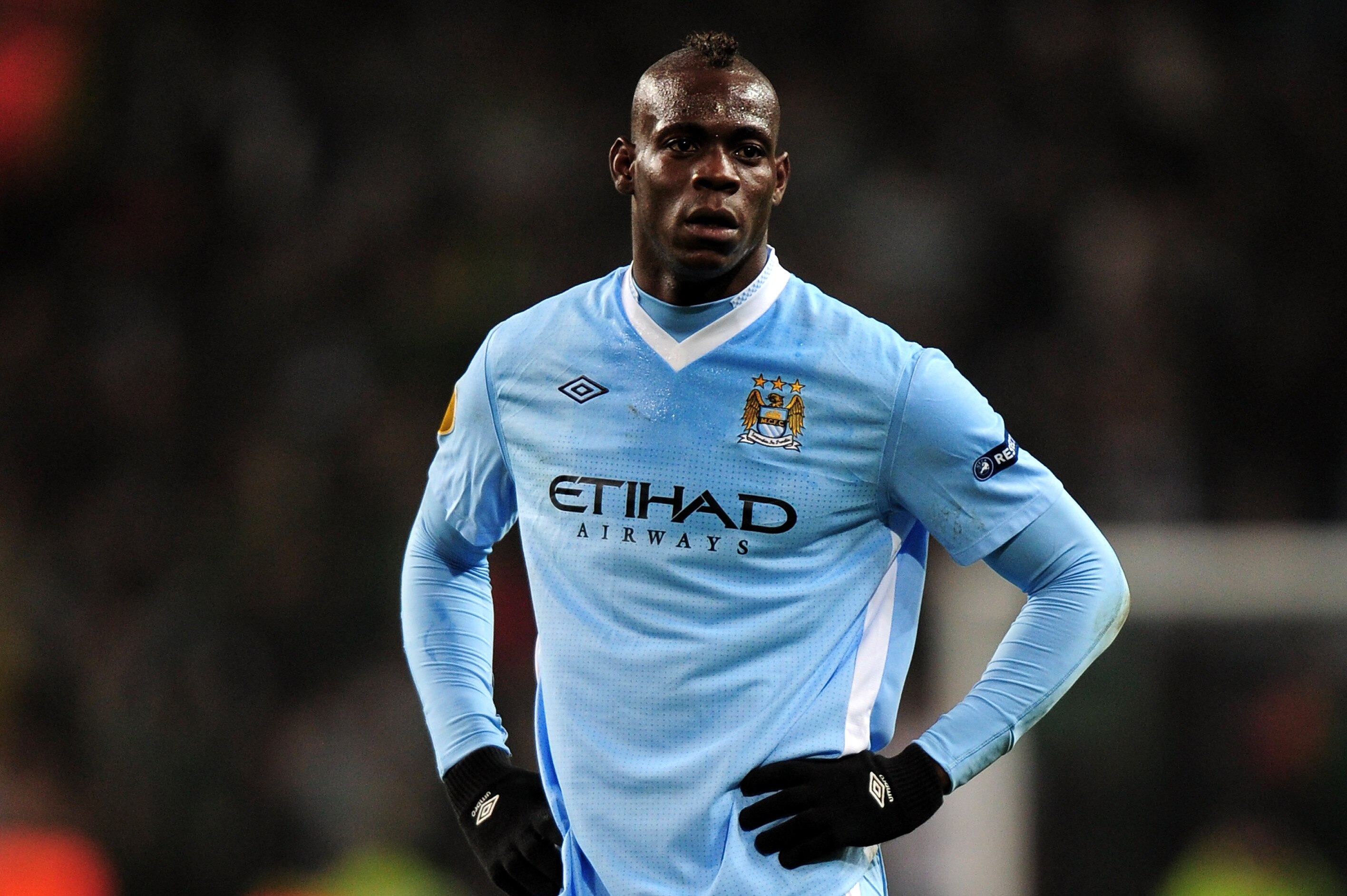 Mario Balotelli Pops Up During Introduction Of Inter Milan S New Manager Video Bleacher Report Latest News Videos And Highlights Yesterday's rivalry game between ac milan and inter milan was marred by racial abuse directed at striker mario balotelli. mario balotelli pops up during