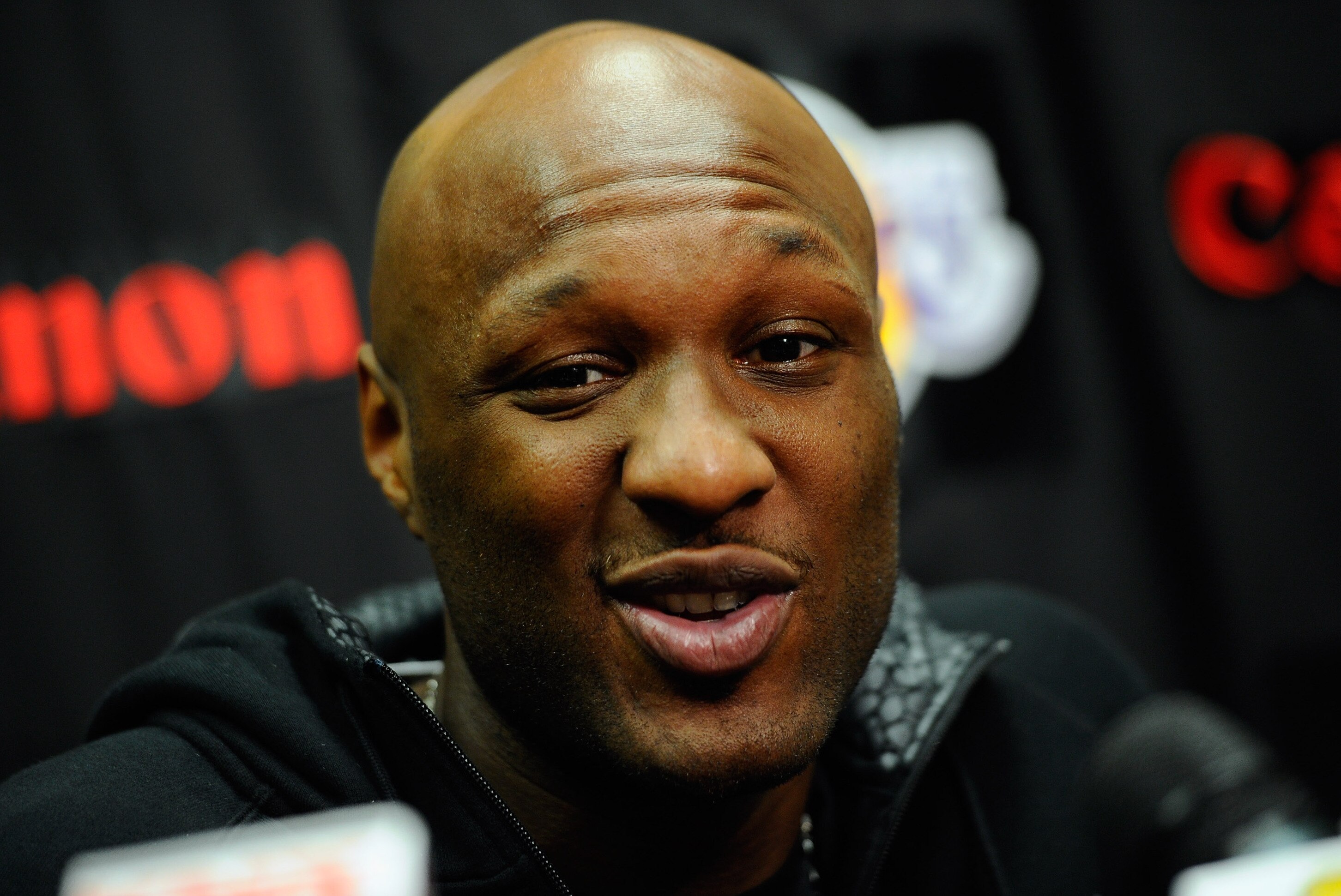 Lamar Odom Rightfully Ripped By Charles Barkley For Collecting Nba Salary Bleacher Report Latest News Videos And Highlights On espn chicago radio's the waddle and silvy show, the outspoken tnt analyst said he'd feel so uncomfortable receiving a paycheck during the nba lockout that he's considering donating his salary to charity. lamar odom rightfully ripped by charles