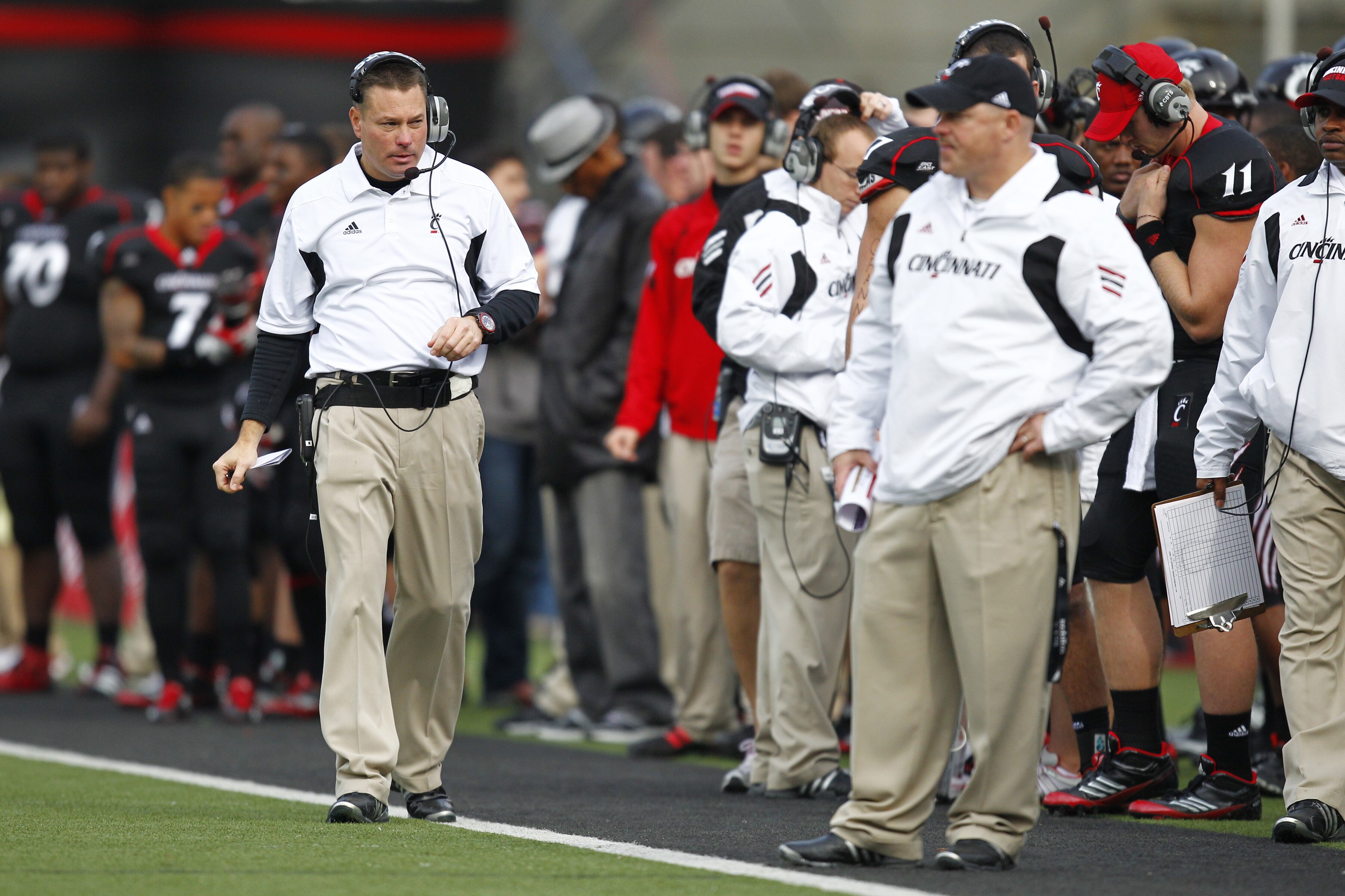 Cincinnati Football Inclement Weather Moves Bearcat Bowl Vi Indoors Bleacher Report Latest News Videos And Highlights