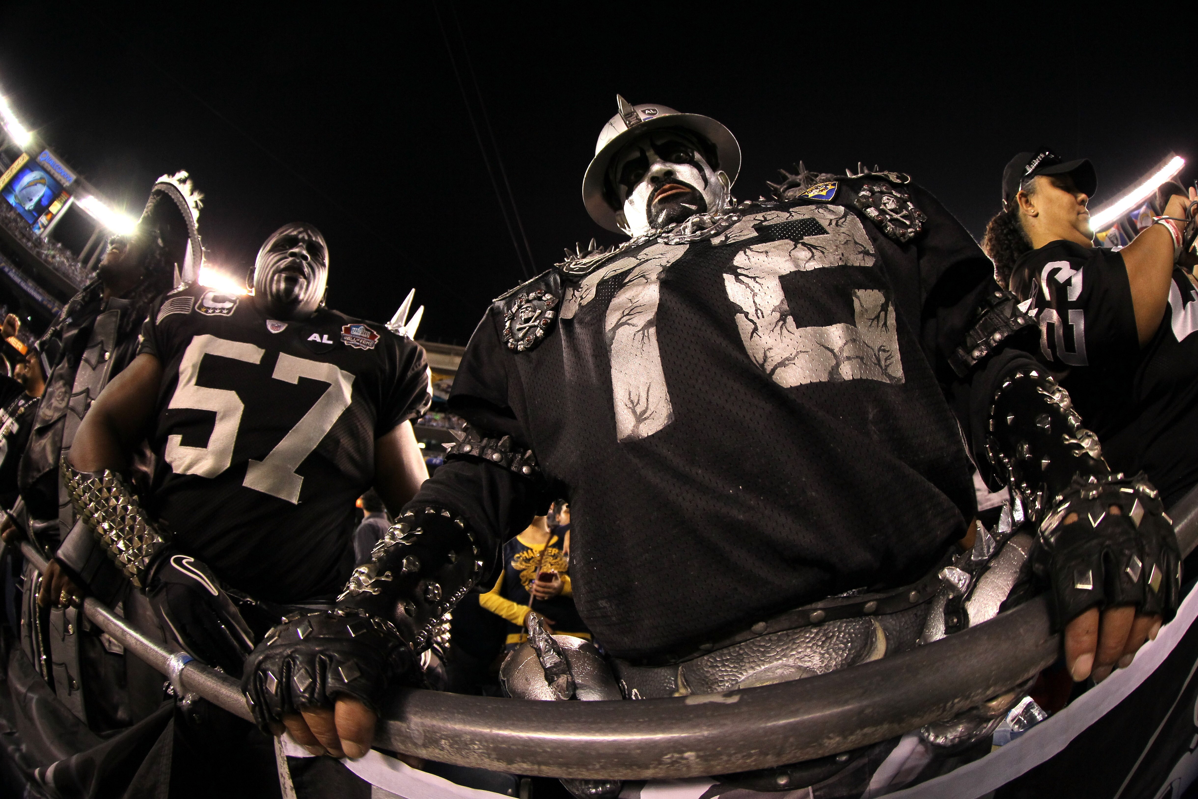 oakland raiders fan gear