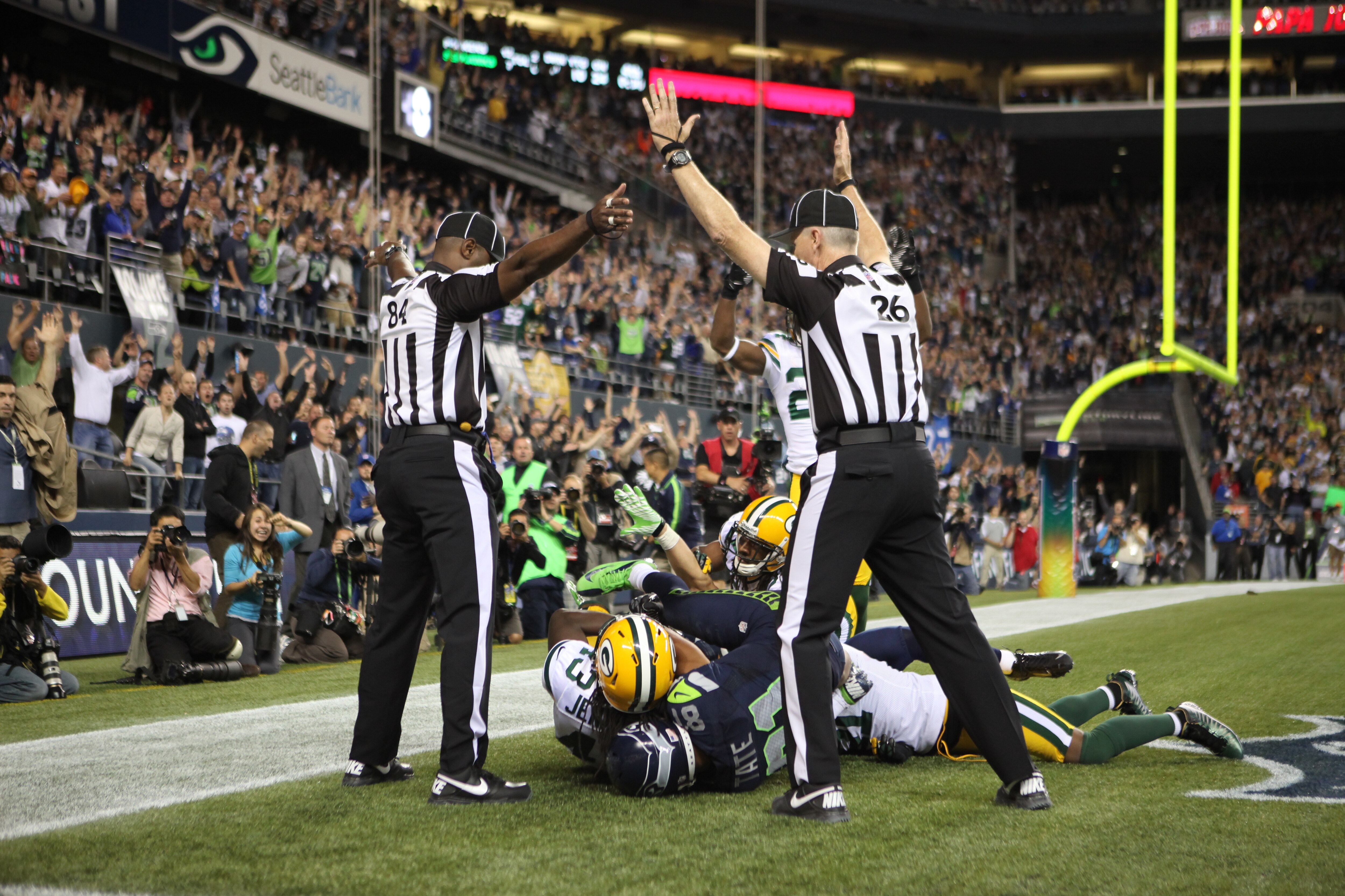 Packers Vs Seahawks Breaking Down Each Poor Officiating Decision From Mnf Bleacher Report Latest News Videos And Highlights