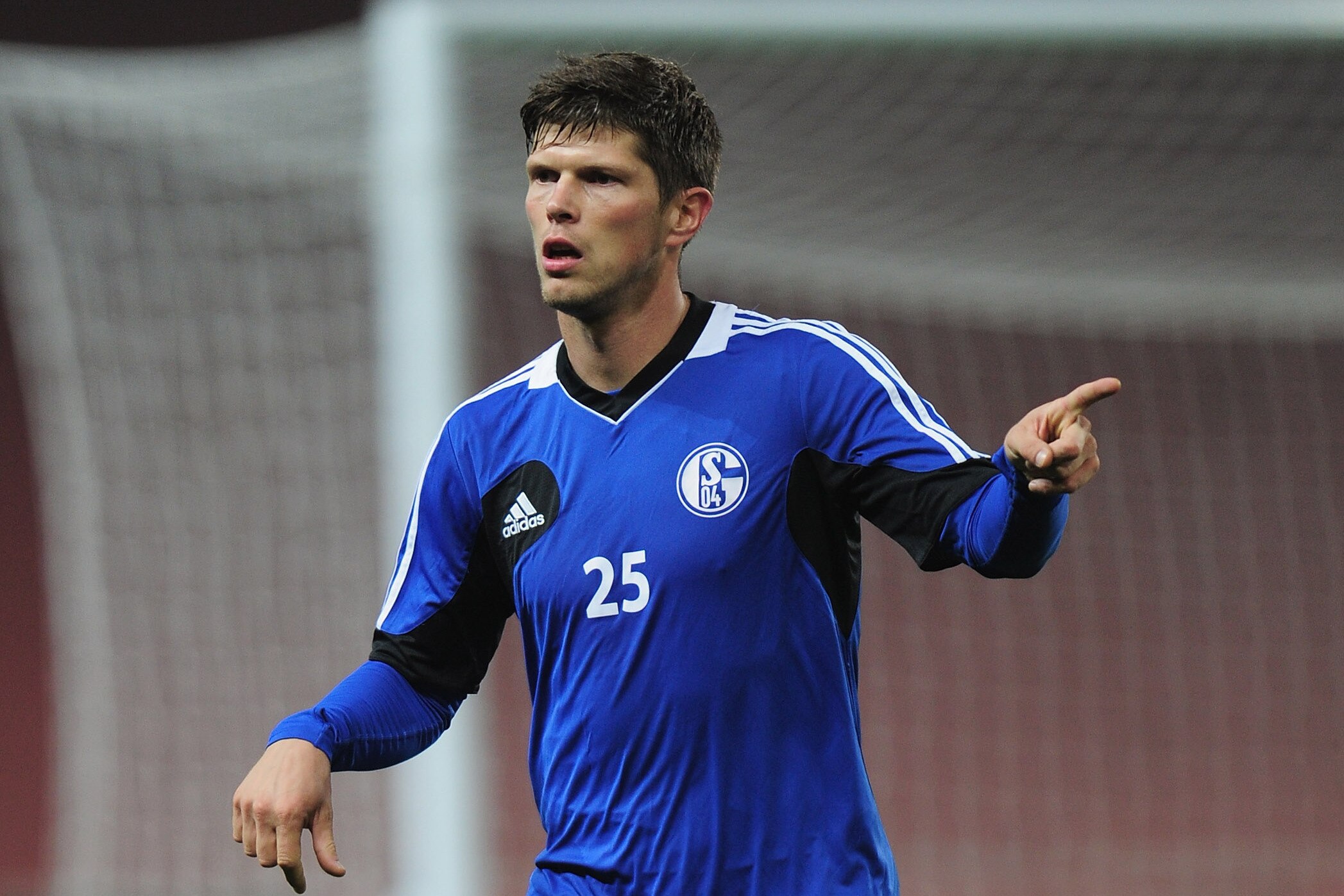 Klaas Jan Huntelaar Snubs Arsenal Liverpool And Signs New Contract With Schalke Bleacher Report Latest News Videos And Highlights