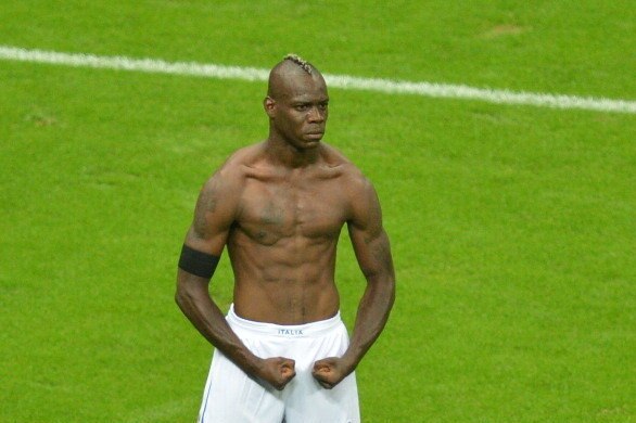 Mario Balotelli Reportedly Commissioned Sculpture Of His Goal Pose Bleacher Report Latest News Videos And Highlights
