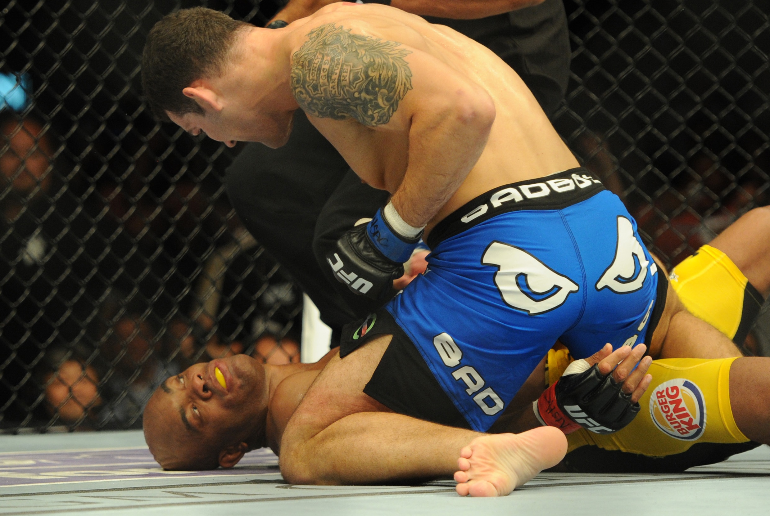 Weidman Vs Silva Leg / Ufc 162 Wikipedia / Anderson silva ...