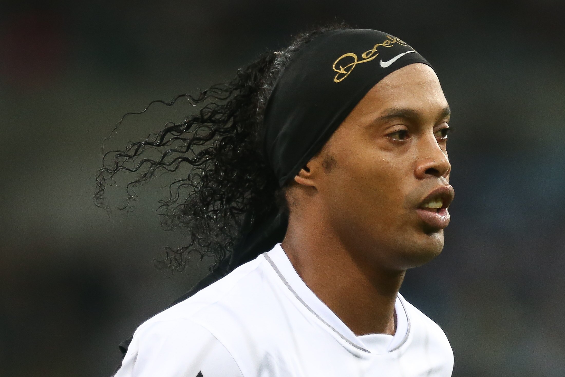 Gif Atletico Mineiro Fan Goes Nuts Celebrating Ronaldinho Free Kick Bleacher Report Latest News Videos And Highlights