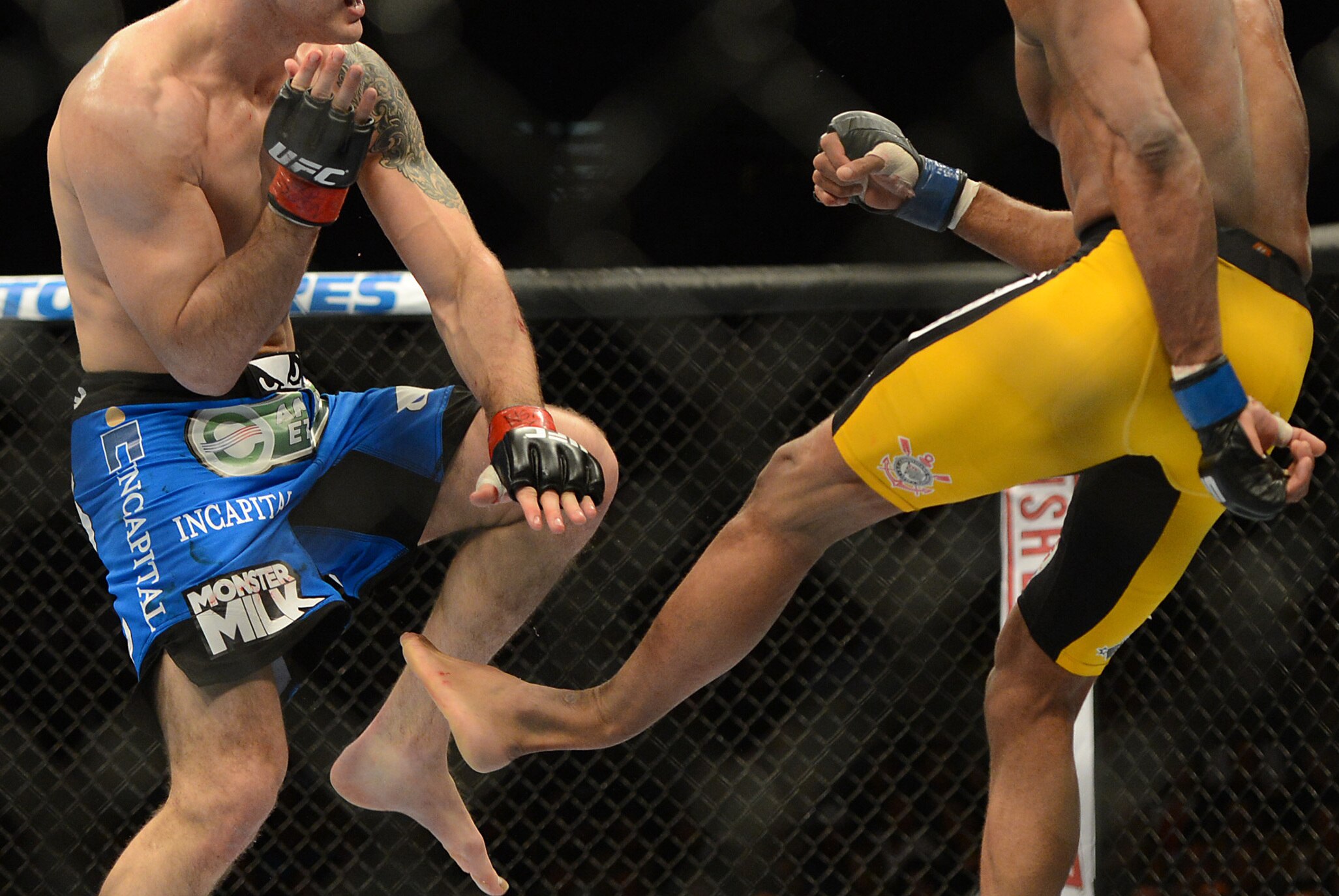 Photo The Moment Silva Breaks His Leg On Weidman S Shin At Ufc 168 Bleacher Report Latest News Videos And Highlights