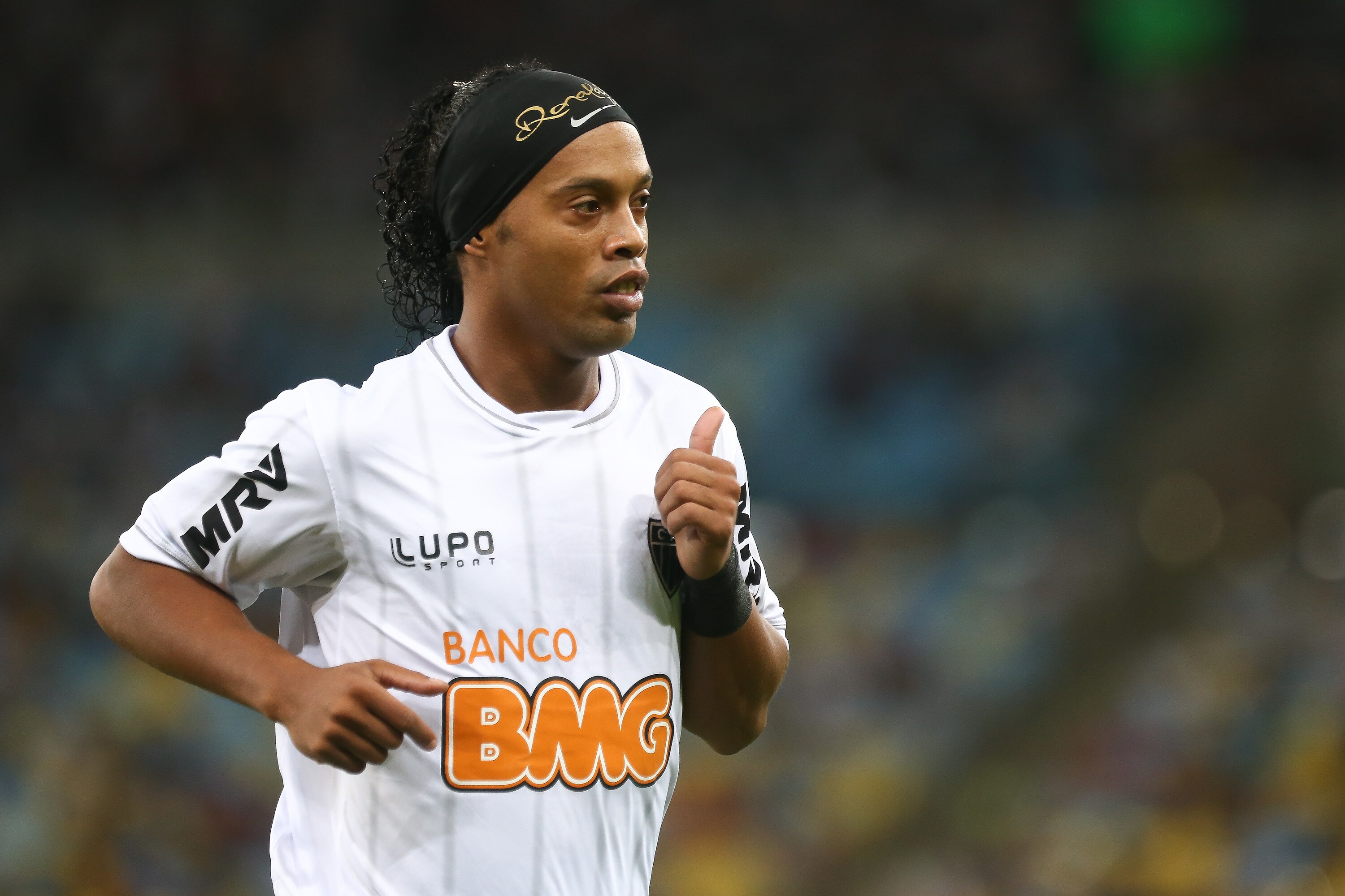Ronaldinho Signs Contract Extension With Atletico Mineiro Bleacher Report Latest News Videos And Highlights