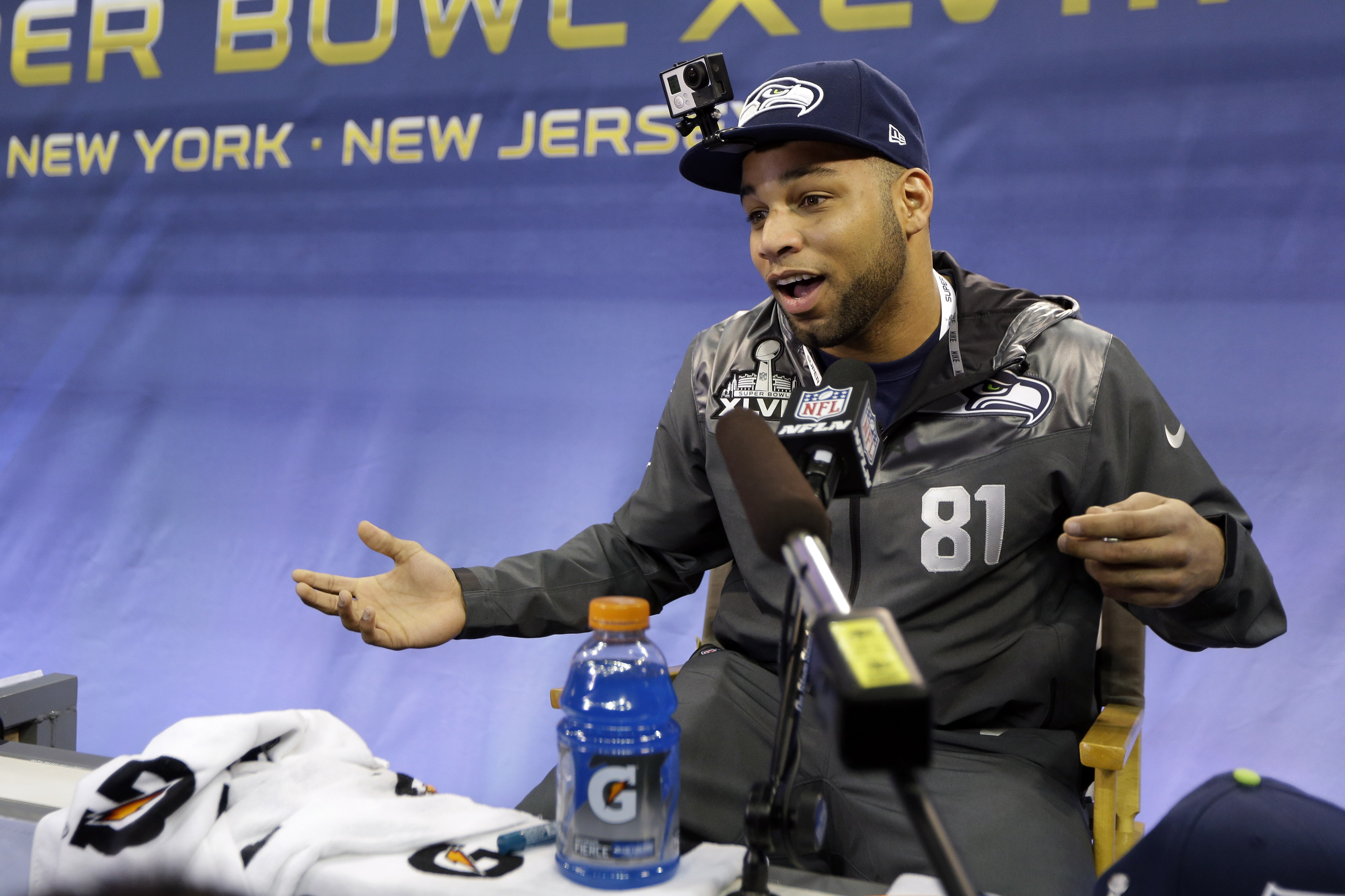 Golden Tate S Girlfriend Elise Pollard Compares Seahawks Broncos Fans In Photo Bleacher Report Latest News Videos And Highlights