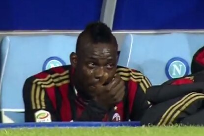Mario Balotelli Tears Up After Being Subbed Off For Ac Milan Against Napoli Bleacher Report Latest News Videos And Highlights