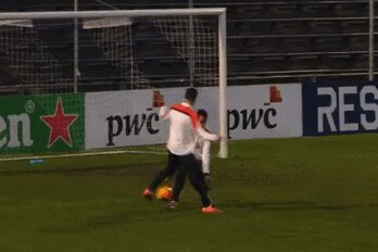 Gif Robin Van Persie Performs Filthy Nutmeg On Michel Vorm Bleacher Report Latest News Videos And Highlights