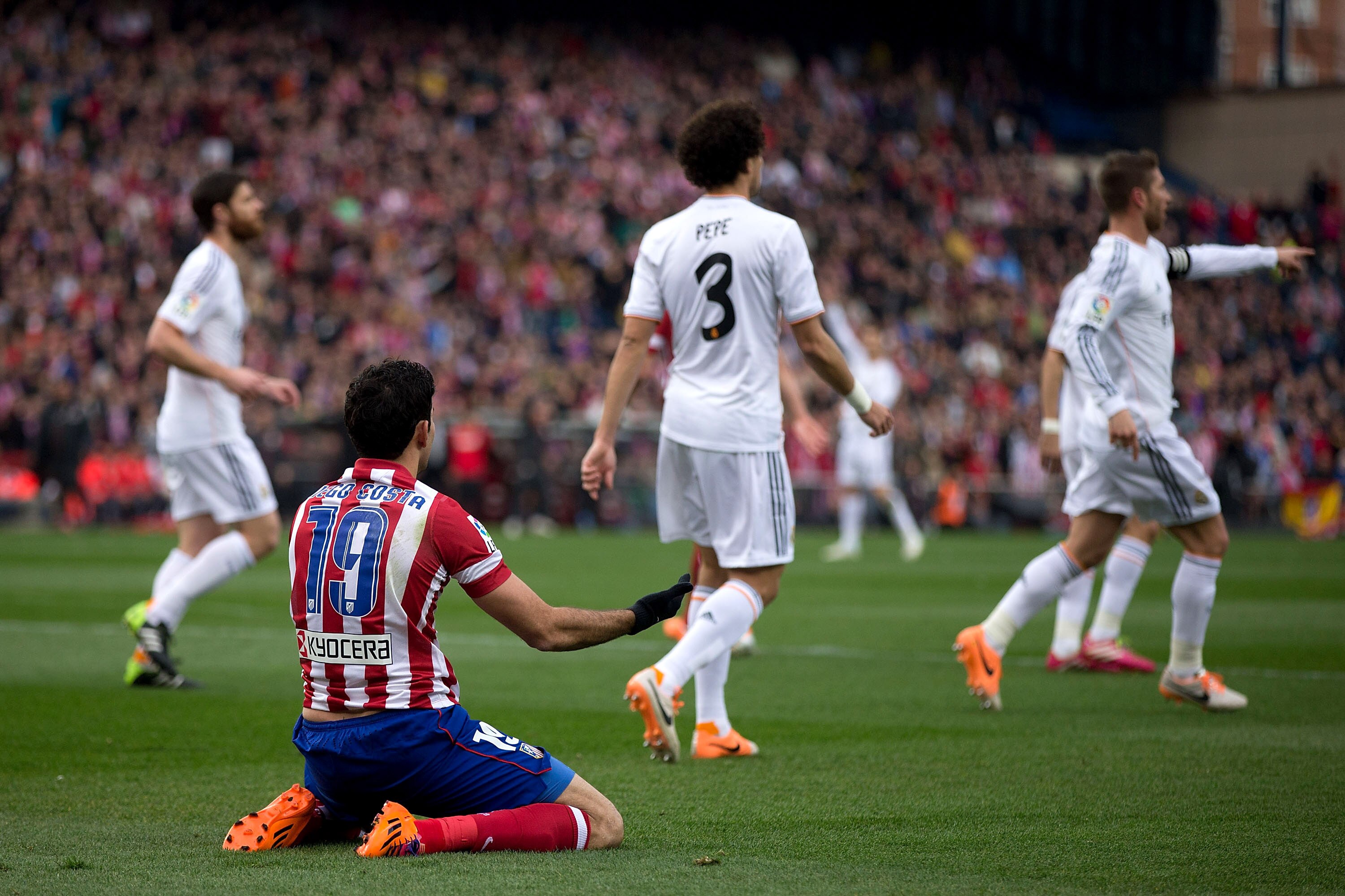 Dive Or No Dive Vote On Diego Costa Mandzukic And Uche Bleacher Report Latest News Videos And Highlights