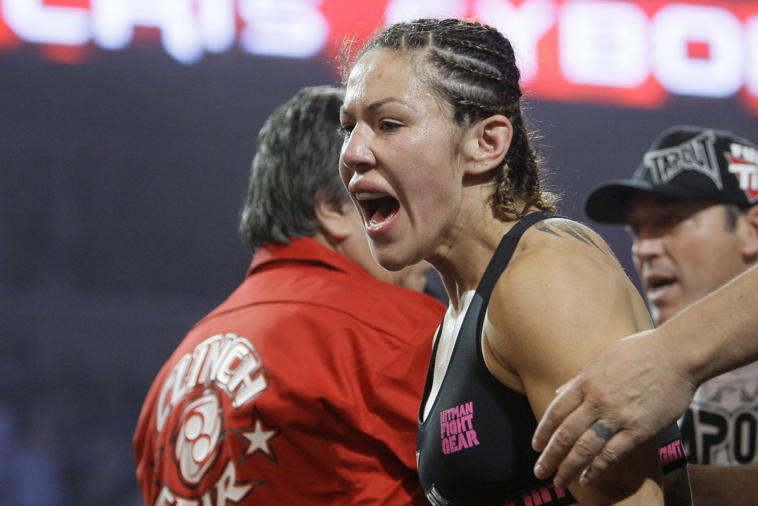 Ufc 175 Cris Cyborg Tweets Picture Of Gina Carano As Stern Warning To Rousey Bleacher Report Latest News Videos And Highlights