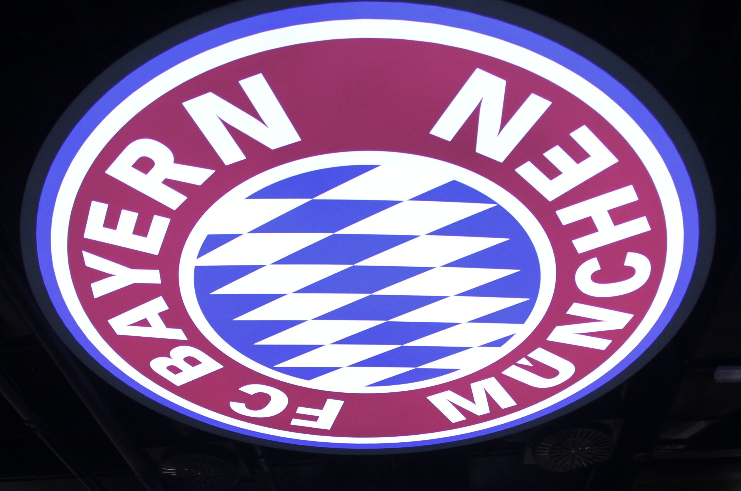 Bayern Munich Reveal A New Black 3rd Kit For Champions League In 2014 15 Bleacher Report Latest News Videos And Highlights