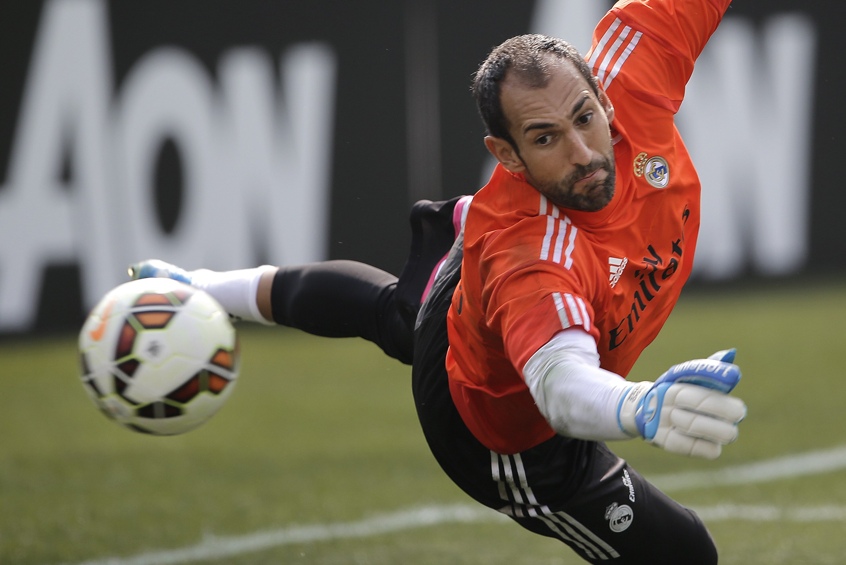 Goalkeeper Diego Lopez Immediately Improves A Position Of Need At Ac Milan Bleacher Report Latest News Videos And Highlights