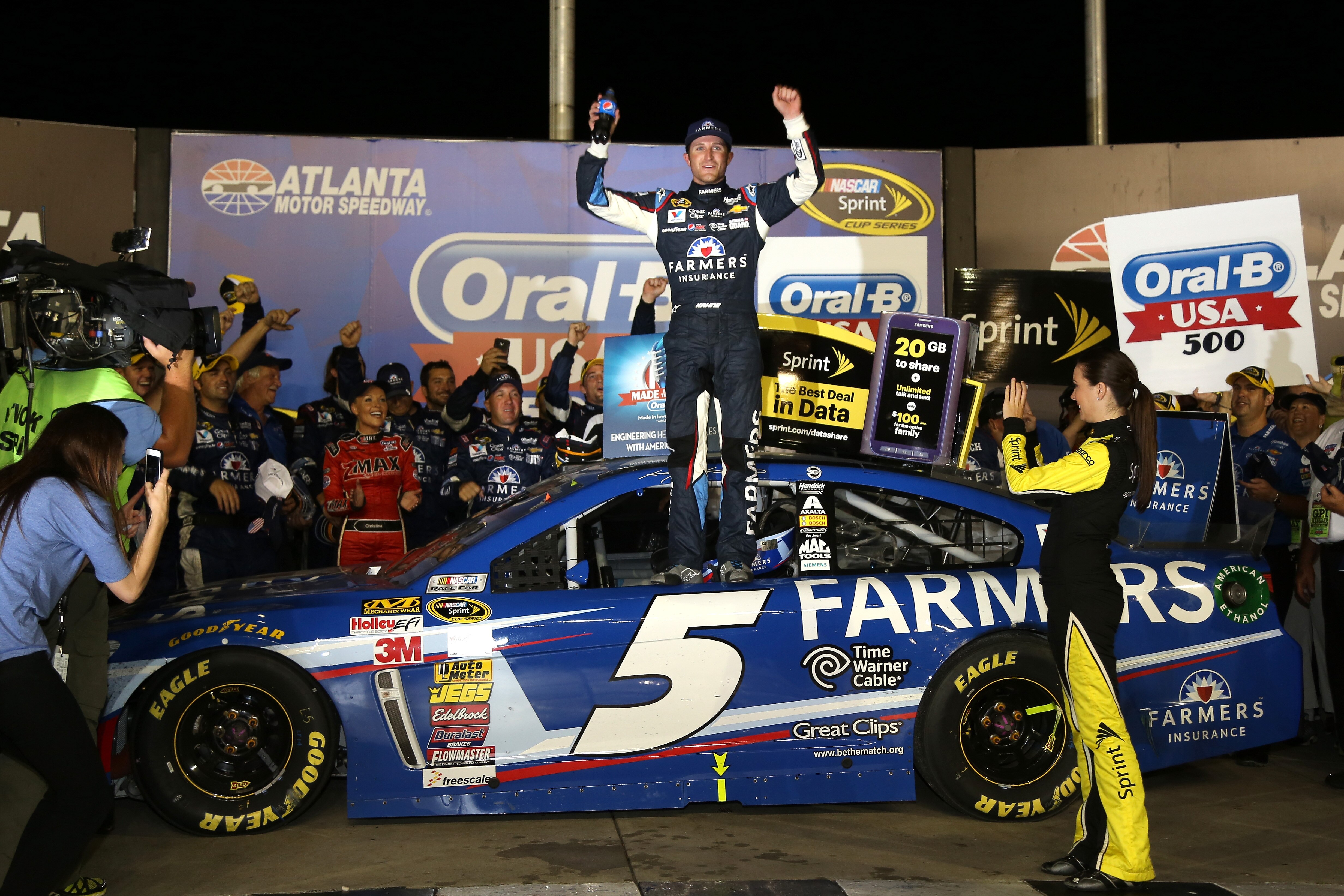 Drivers delivering campers