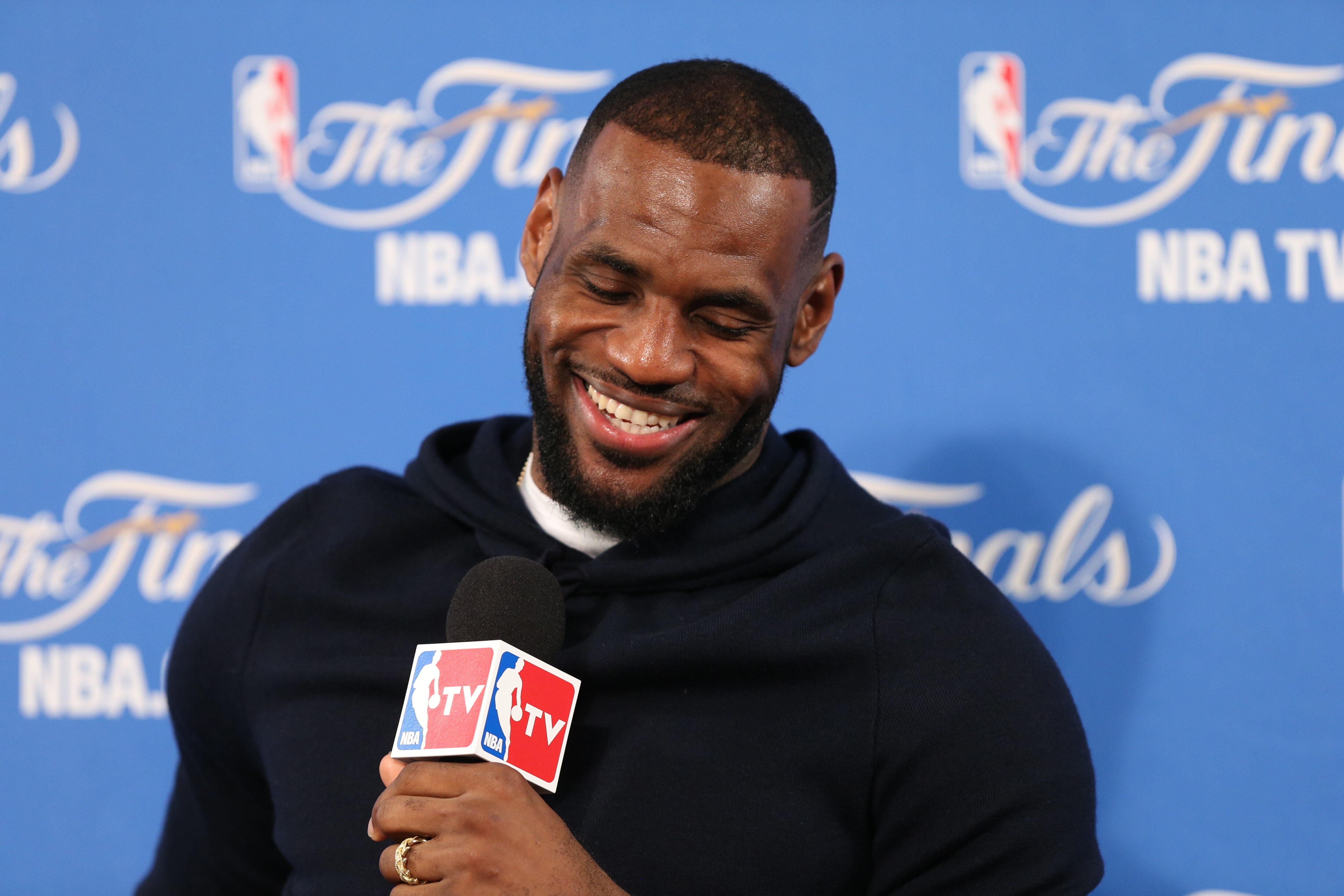 Lebron James Barber Discusses His Hair Says It S His Hardest Haircut Bleacher Report Latest News Videos And Highlights