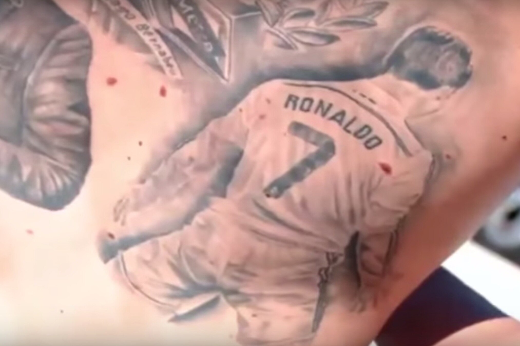 Real Madrid Fan Gets 5 Tattoos Of Cristiano Ronaldo On His Back Bleacher Report Latest News Videos And Highlights Veja mais ideias sobre tatuagem de gladiador, tatuagem guerreiro, tatuagem espartana. real madrid fan gets 5 tattoos of
