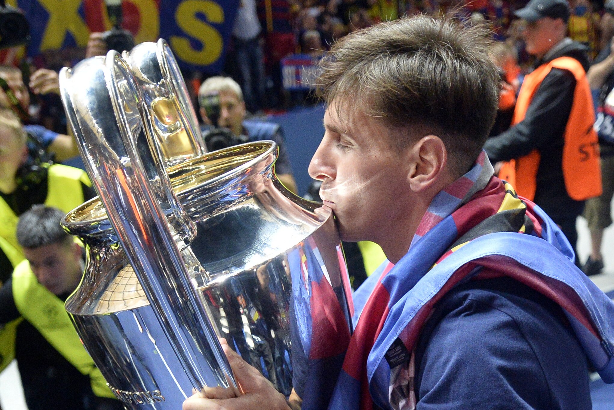 Lionel Messi Makes 100th Champions League Appearance For Barcelona At Roma Bleacher Report Latest News Videos And Highlights