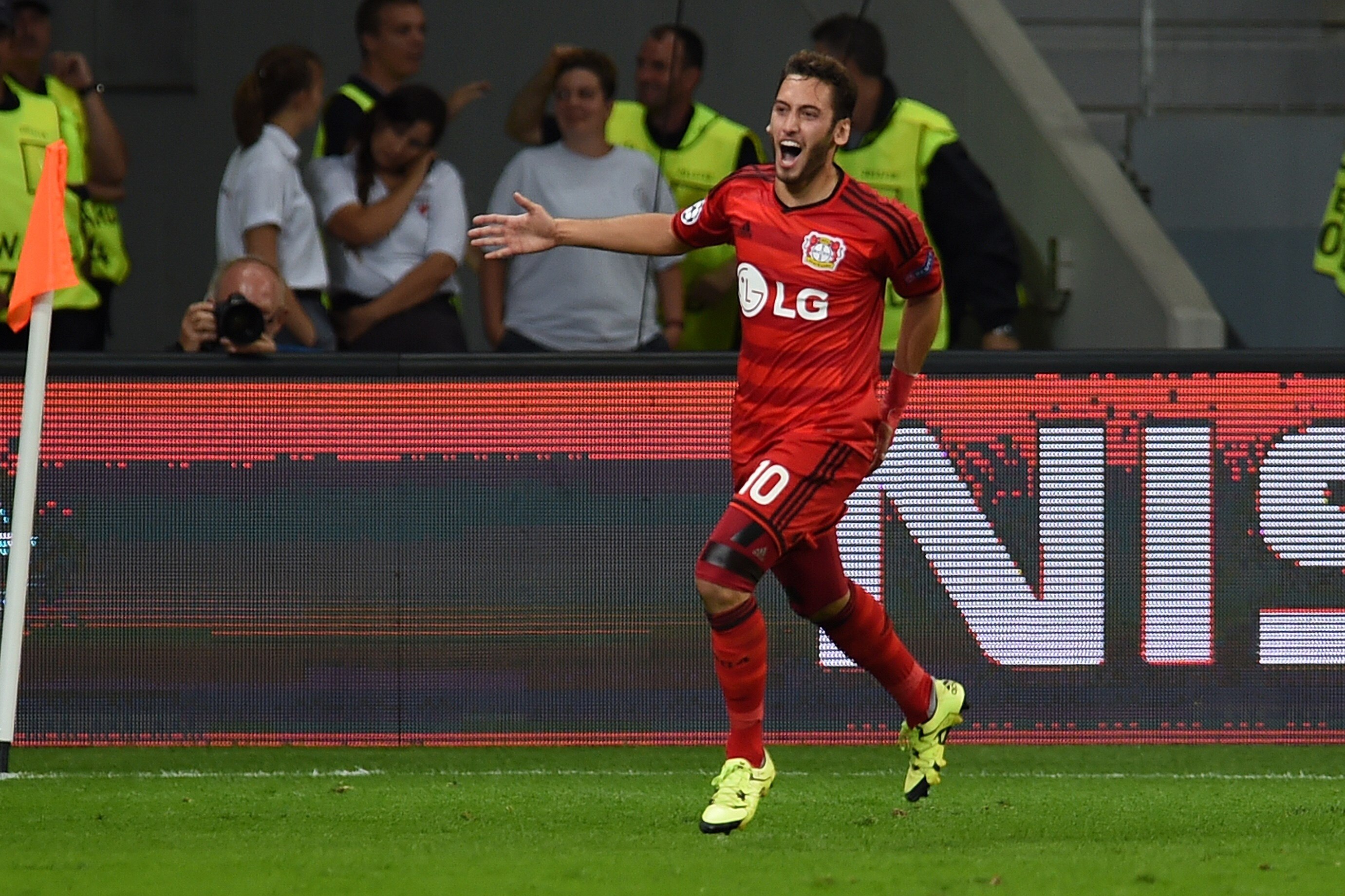 Barcelona Transfer News Hakan Calhanoglu Eyed Amid Manchester United Rumours Bleacher Report Latest News Videos And Highlights